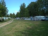 Foto: Campingplatz mit Wohnwagen