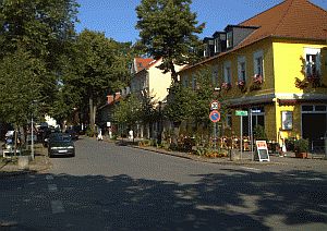 Foto: Kreuzung mit Cafe in Rheinsberg